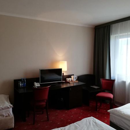 Hotel San Remo Zgierz Bagian luar foto