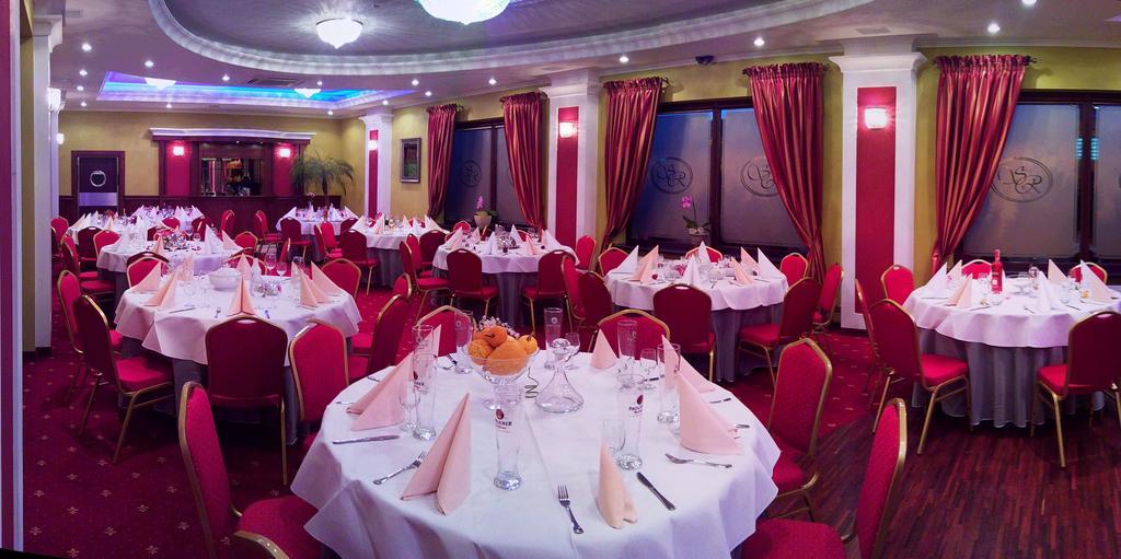 Hotel San Remo Zgierz Bagian luar foto