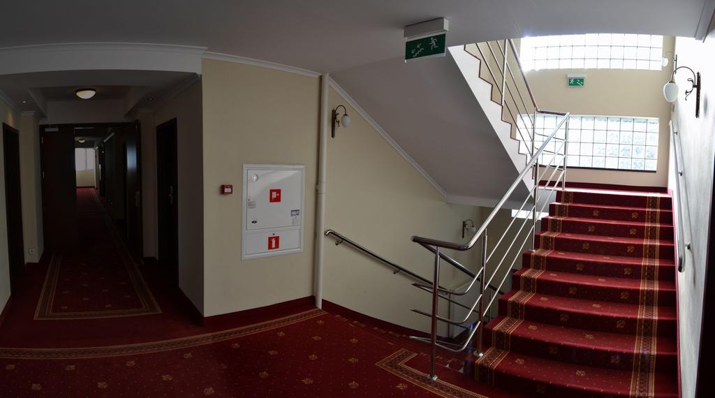 Hotel San Remo Zgierz Bagian luar foto
