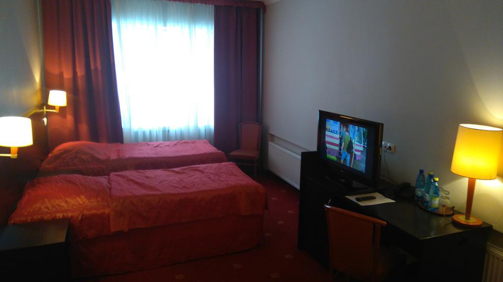 Hotel San Remo Zgierz Bagian luar foto