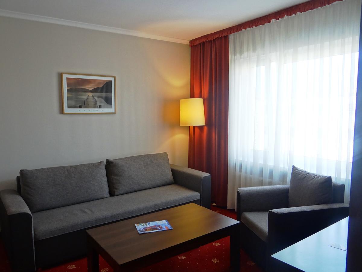 Hotel San Remo Zgierz Bagian luar foto