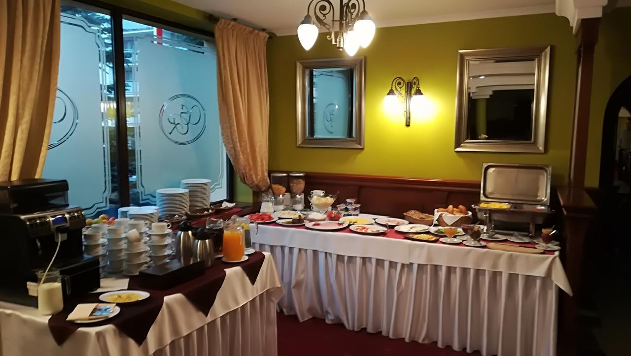 Hotel San Remo Zgierz Bagian luar foto