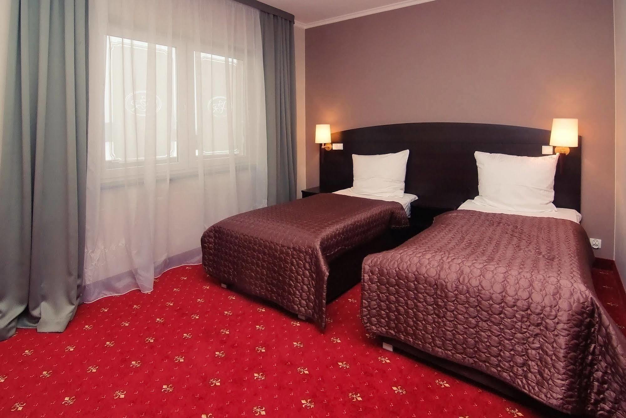 Hotel San Remo Zgierz Bagian luar foto