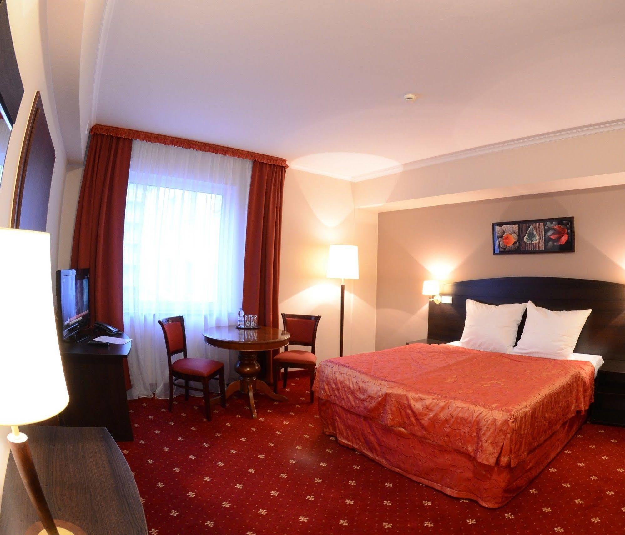 Hotel San Remo Zgierz Bagian luar foto