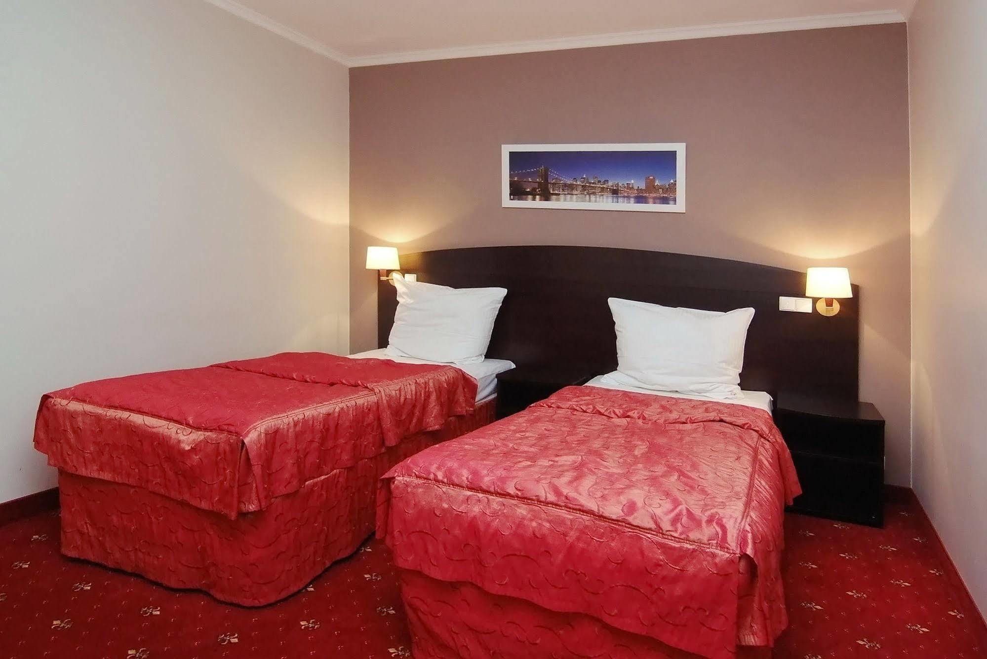 Hotel San Remo Zgierz Bagian luar foto