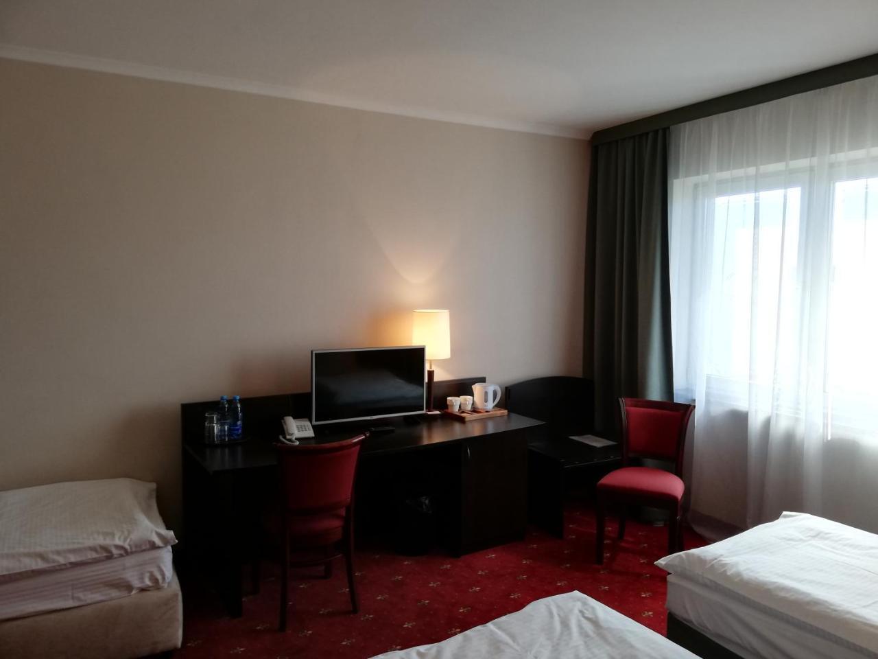 Hotel San Remo Zgierz Bagian luar foto